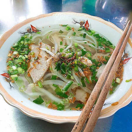 banh-canh-cha-ca-phu-quoc-1_1665848286