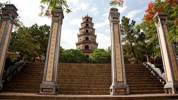 http___cdn.cnn.com_cnnnext_dam_assets_180328101425-hue---beautiful-vietnam---thien-mu-pagoda